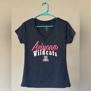 University of Arizona Wildcats V-Neck T-Shirt Size Small